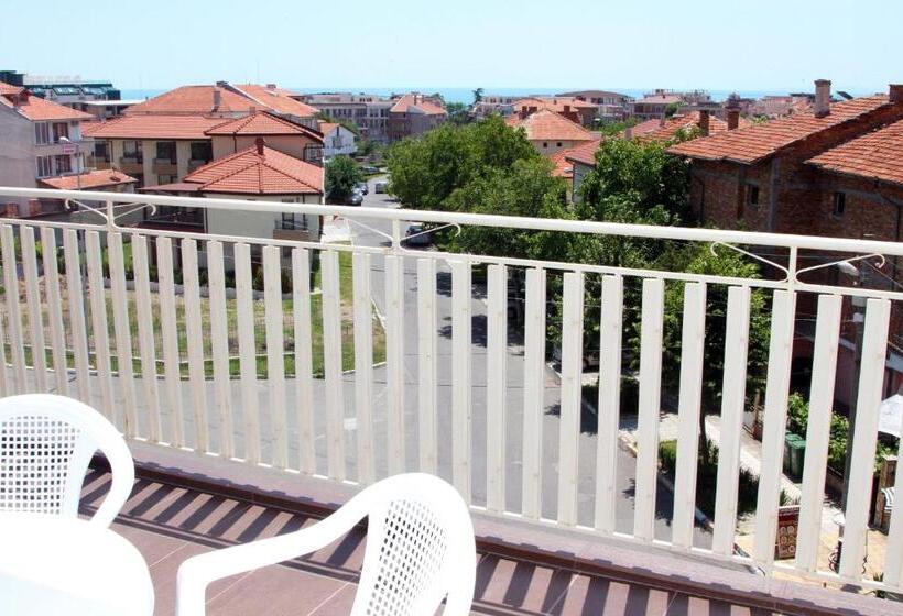 هتل Vlasta Family