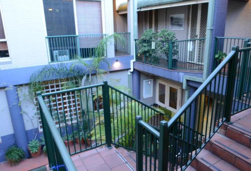 ユースホステル Billabong Gardens