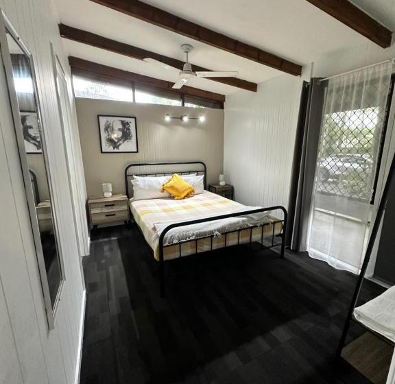 Общежитие Colonial Village Resort