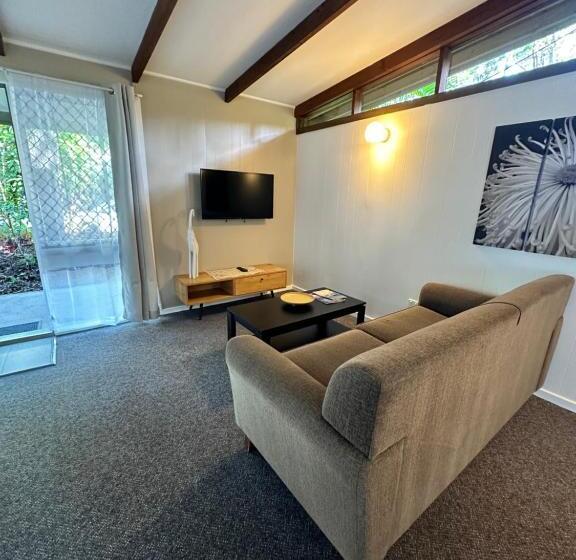 Общежитие Colonial Village Resort