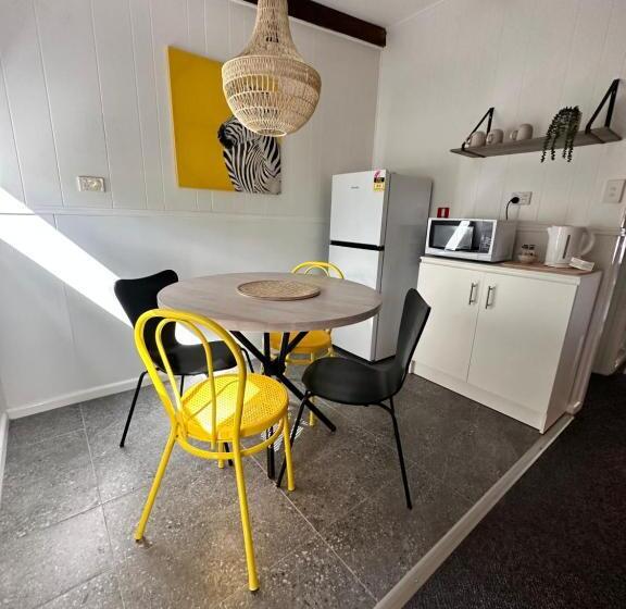 Общежитие Colonial Village Resort