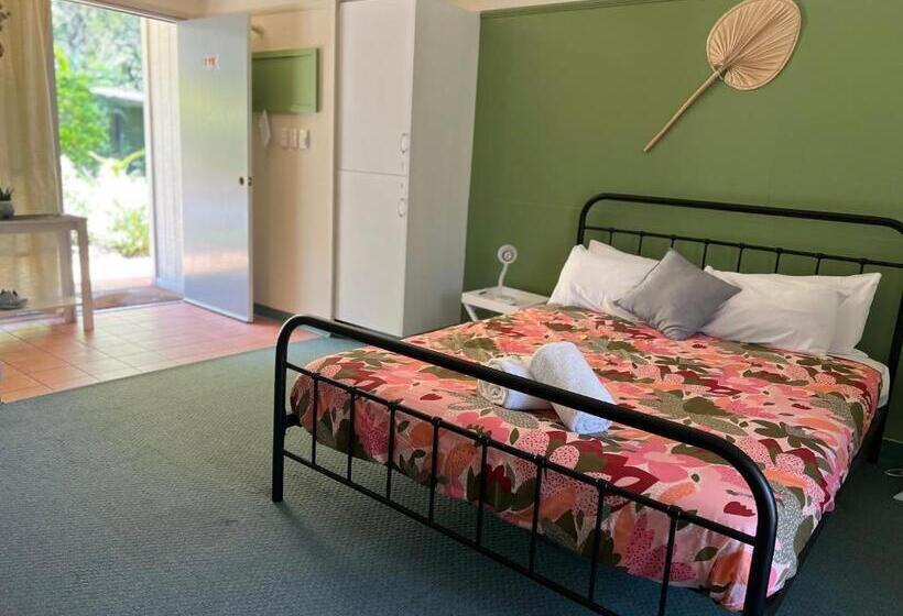 Общежитие Colonial Village Resort