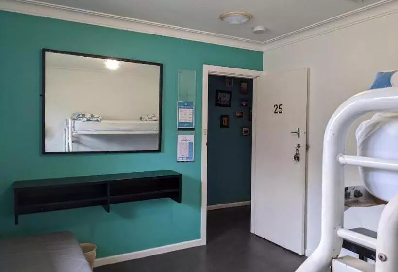ユースホステル Ozzie Pozzie Backpackers   Port Macquarie Yha