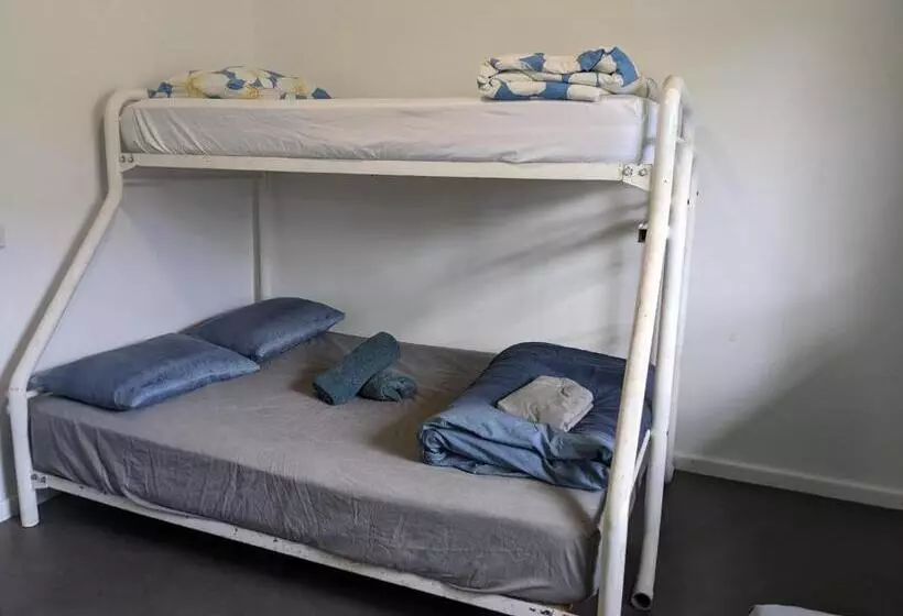 ユースホステル Ozzie Pozzie Backpackers   Port Macquarie Yha