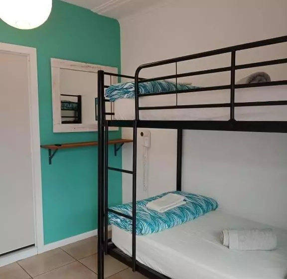 ユースホステル Ozzie Pozzie Backpackers   Port Macquarie Yha