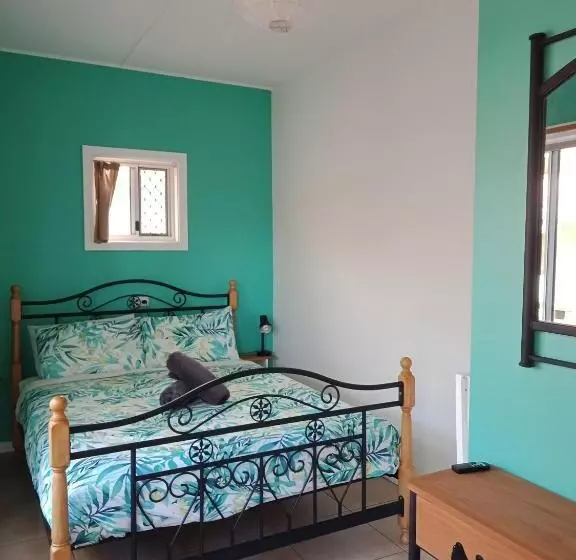 ユースホステル Ozzie Pozzie Backpackers   Port Macquarie Yha