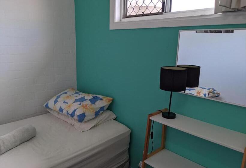 הוסטל Ozzie Pozzie Backpackers   Port Macquarie Yha