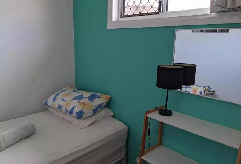 ユースホステル Ozzie Pozzie Backpackers   Port Macquarie Yha