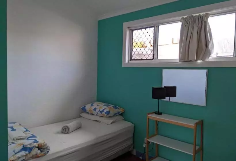 ユースホステル Ozzie Pozzie Backpackers   Port Macquarie Yha