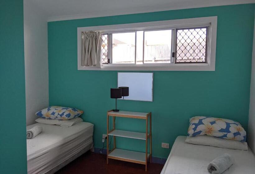 הוסטל Ozzie Pozzie Backpackers   Port Macquarie Yha