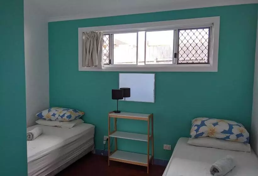 ユースホステル Ozzie Pozzie Backpackers   Port Macquarie Yha
