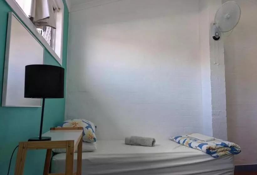 ユースホステル Ozzie Pozzie Backpackers   Port Macquarie Yha