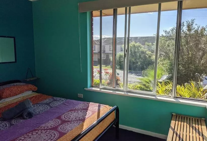 ユースホステル Ozzie Pozzie Backpackers   Port Macquarie Yha