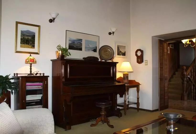 Bathurst Heights Bed & Breakfast
