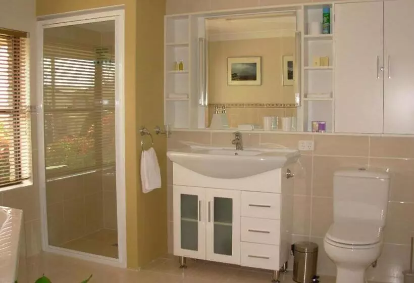 Bathurst Heights Bed & Breakfast