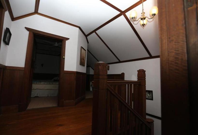 Colwyn House Bed & Breakfast & Stable Cottage