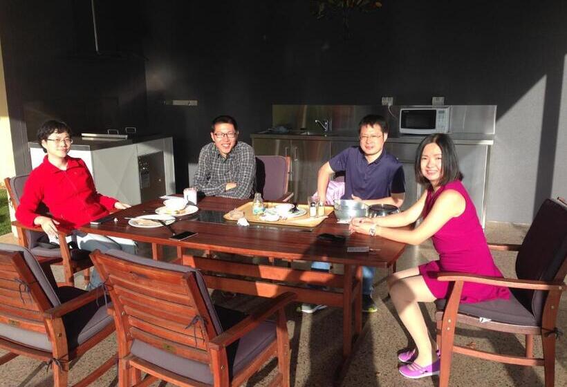 汽车旅馆  Tower Motor Inn