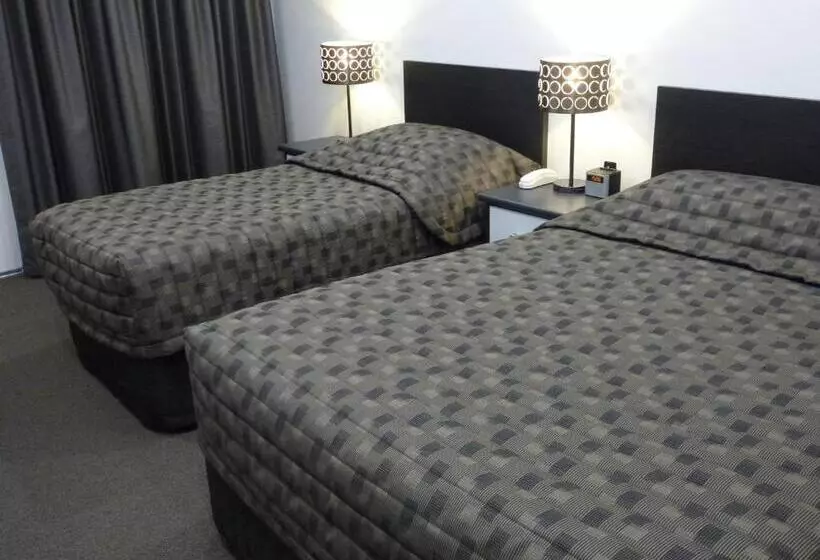 مُتل Tower Motor Inn