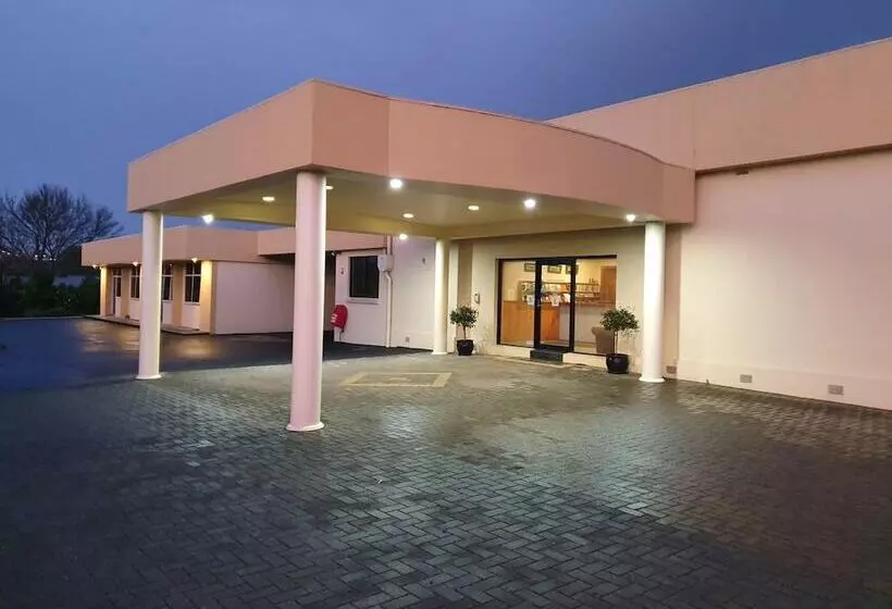 مُتل Tower Motor Inn