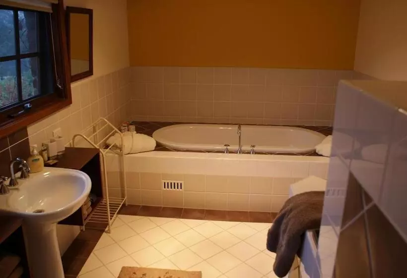 Yallambee B&b