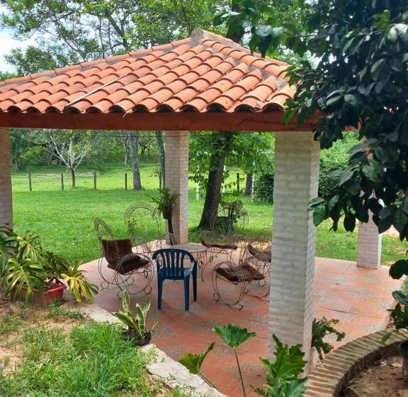 تختخواب و صبحانه Posada Turistica Jeruti