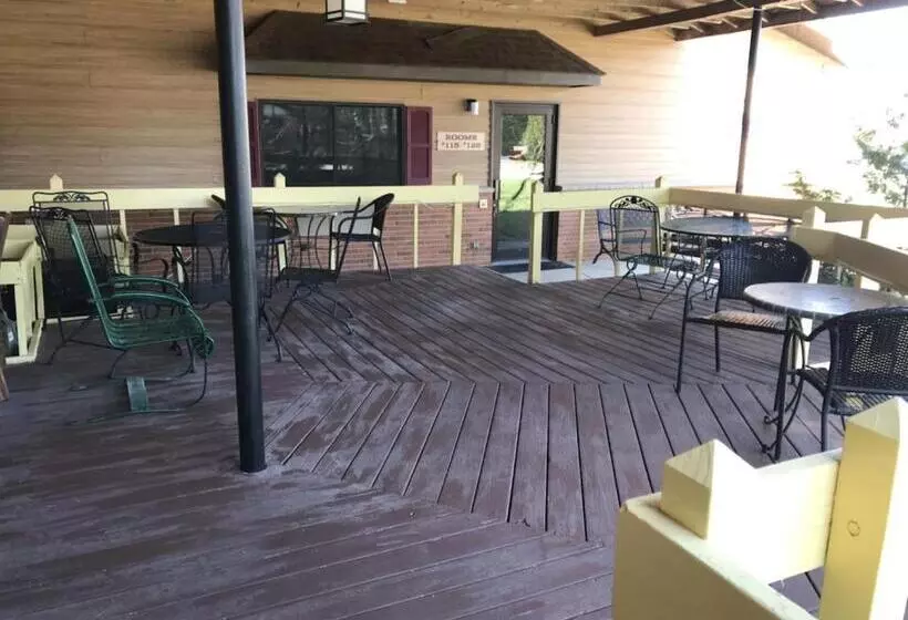 Hotelli Country Lodge Inn