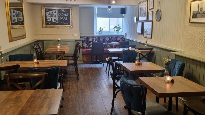 هاستل The Bishop Blaize