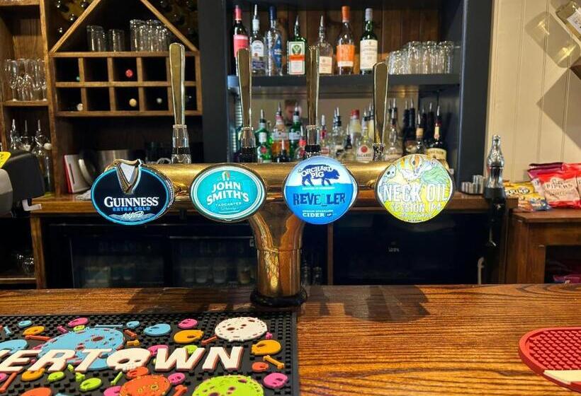 هاستل The Bishop Blaize