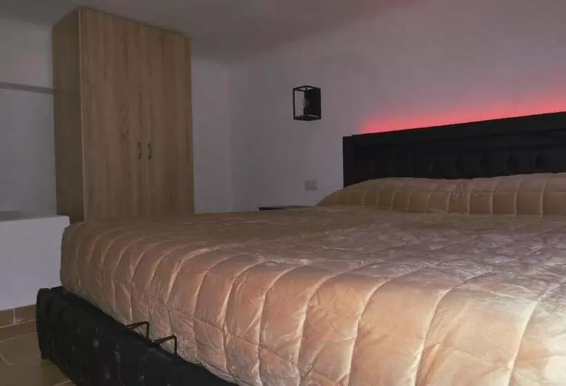 ベッドアンドブレックファースト Carlito S Way 234