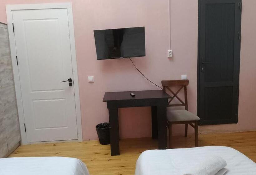 تختخواب و صبحانه Golden Trip