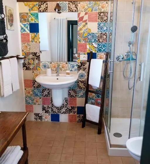 تختخواب و صبحانه L Uva E Il Vento Convivial Farmhouse