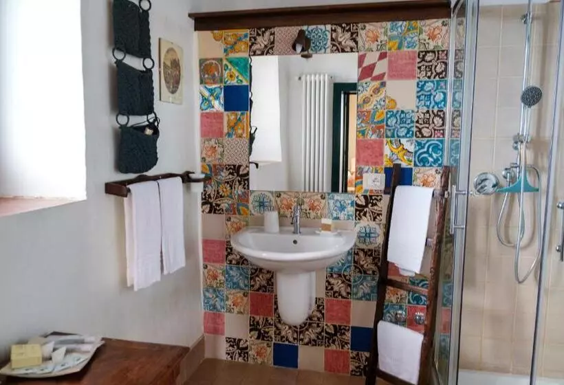 تختخواب و صبحانه L Uva E Il Vento Convivial Farmhouse
