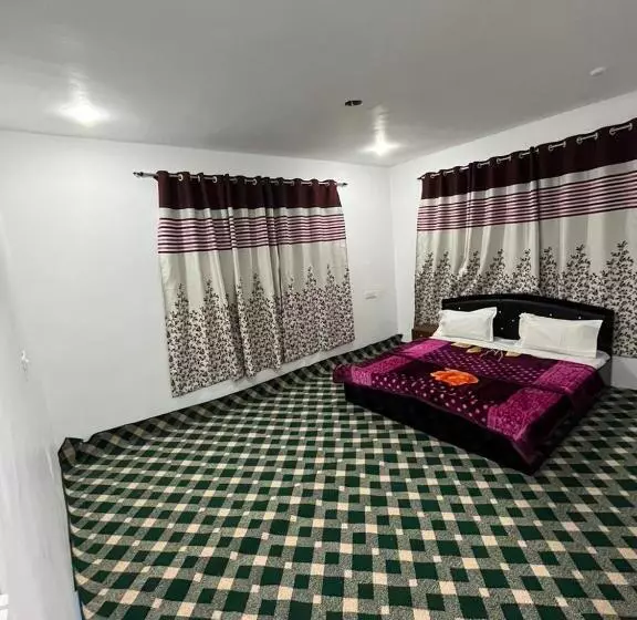 ベッドアンドブレックファースト The Alpine Kargil Guest House