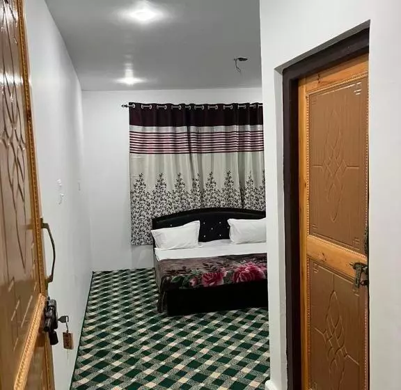ベッドアンドブレックファースト The Alpine Kargil Guest House