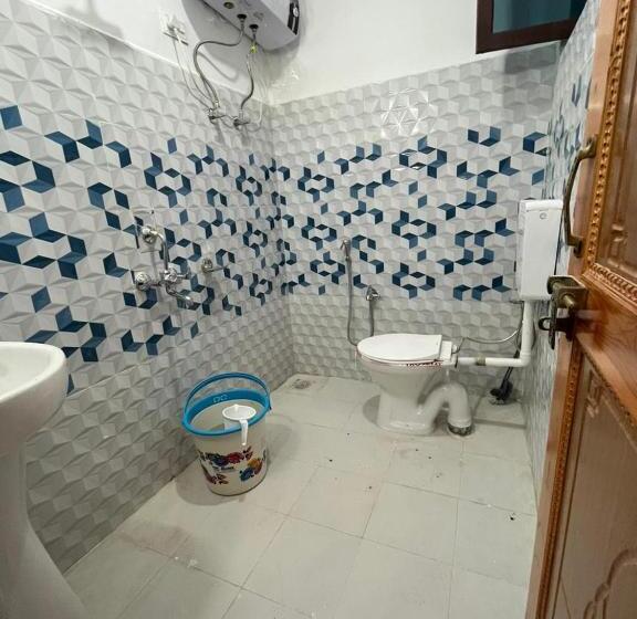 Bed and Breakfast The Alpine Kargil Guest House