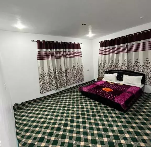 ベッドアンドブレックファースト The Alpine Kargil Guest House