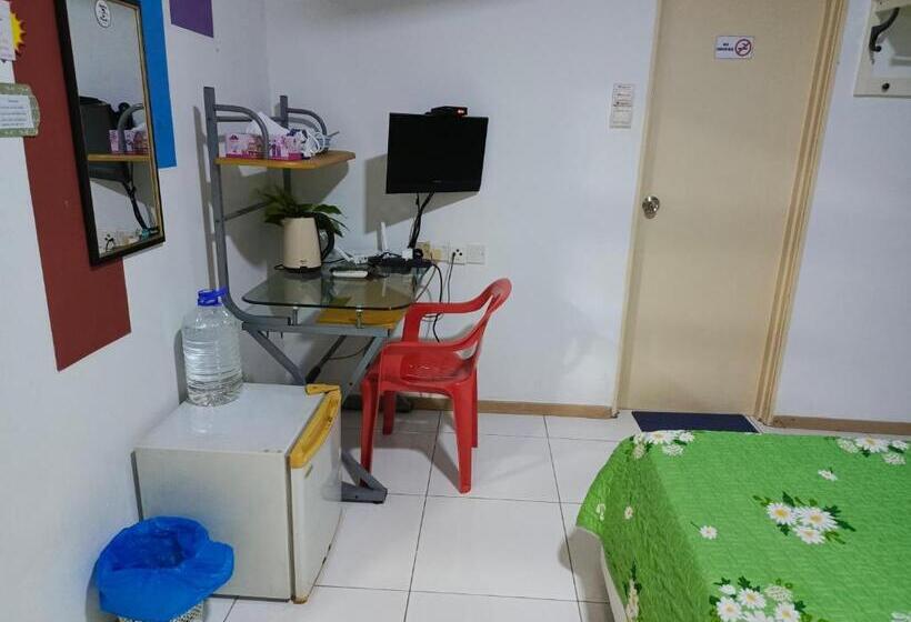 هتل D, Zora Homestay