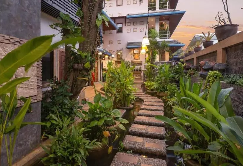 هتل Talay Naiharn