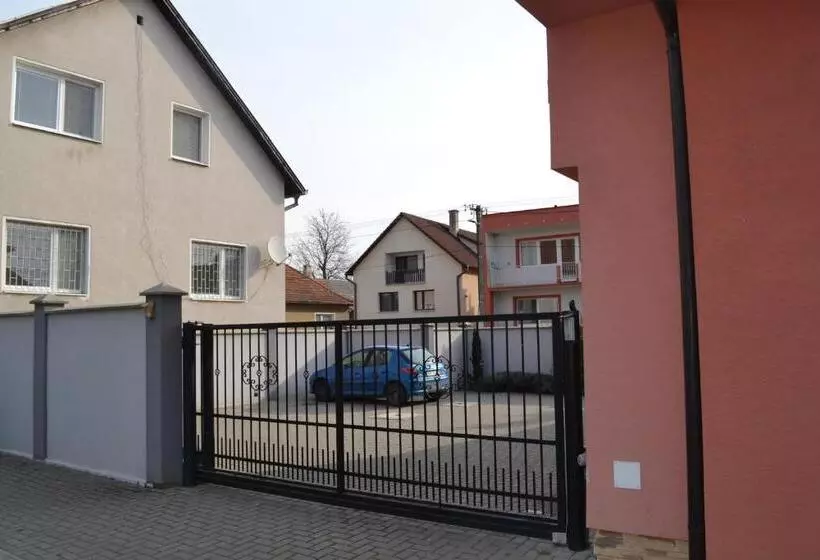 Majatalo Penzion Carlos