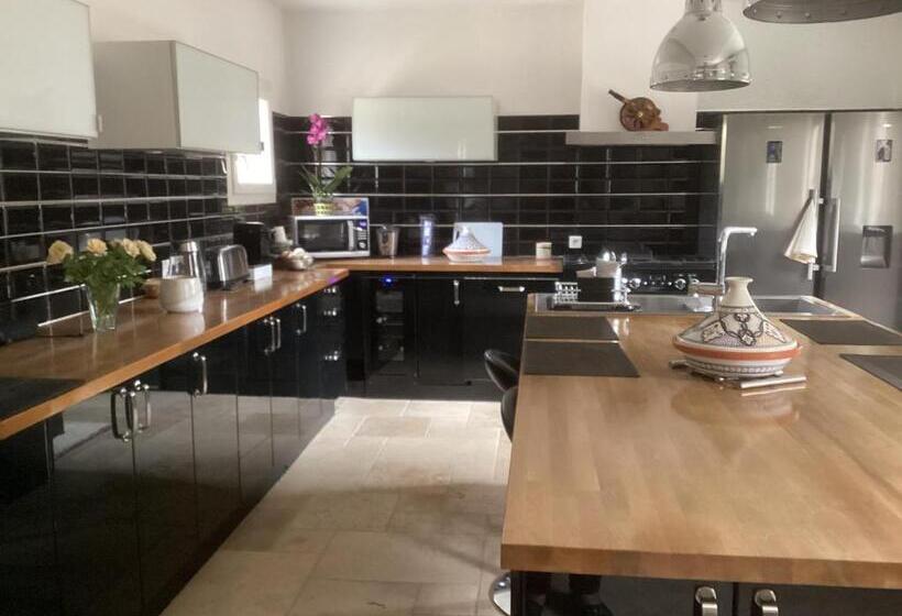 تختخواب و صبحانه Pervenche