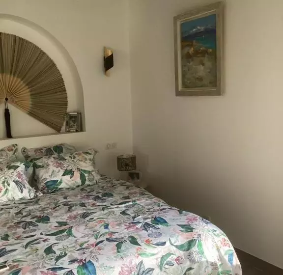 تختخواب و صبحانه Pervenche