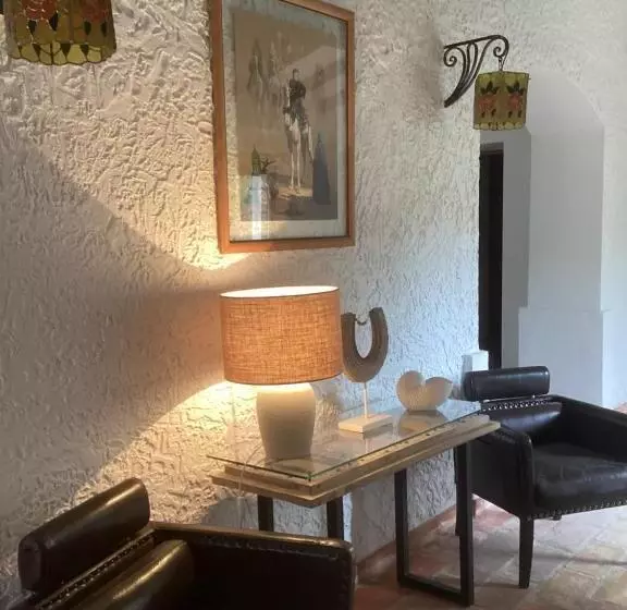 تختخواب و صبحانه Pervenche