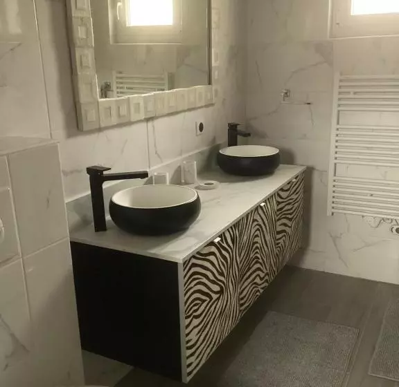 تختخواب و صبحانه Pervenche