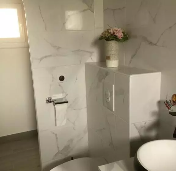 تختخواب و صبحانه Pervenche