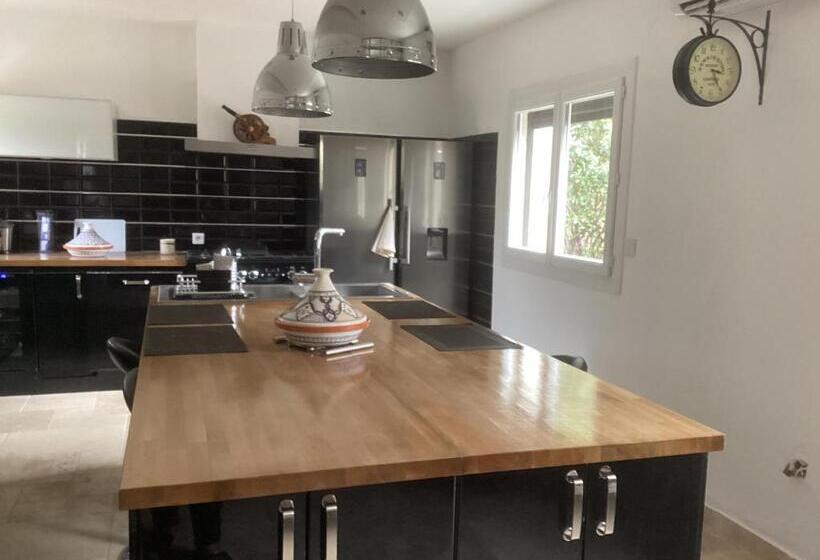 تختخواب و صبحانه Pervenche