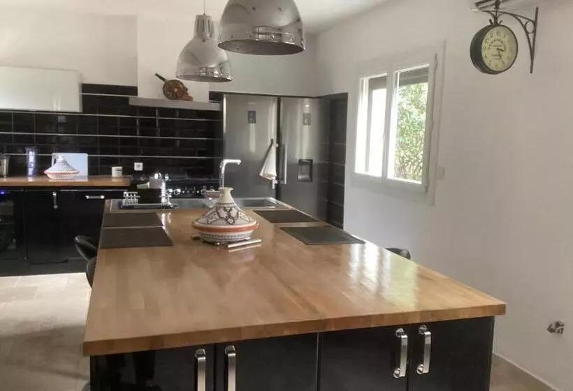 تختخواب و صبحانه Pervenche