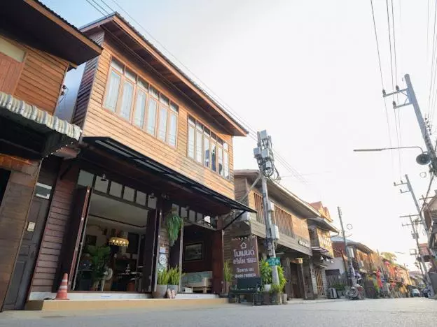 Hotelli โมเมนต์ แอ๊ท ริมโขง