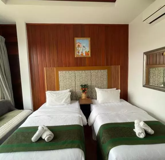 Hotelli โมเมนต์ แอ๊ท ริมโขง