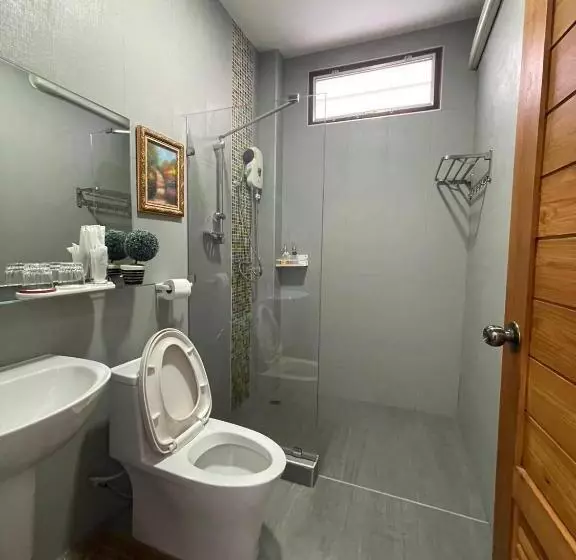 Hotelli โมเมนต์ แอ๊ท ริมโขง