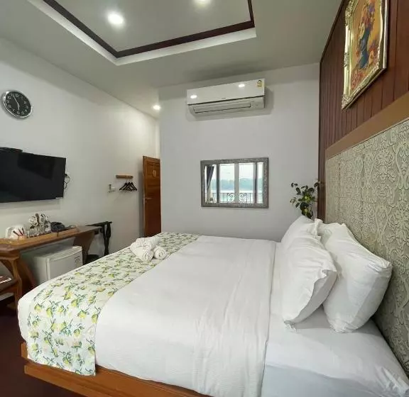 Hotelli โมเมนต์ แอ๊ท ริมโขง